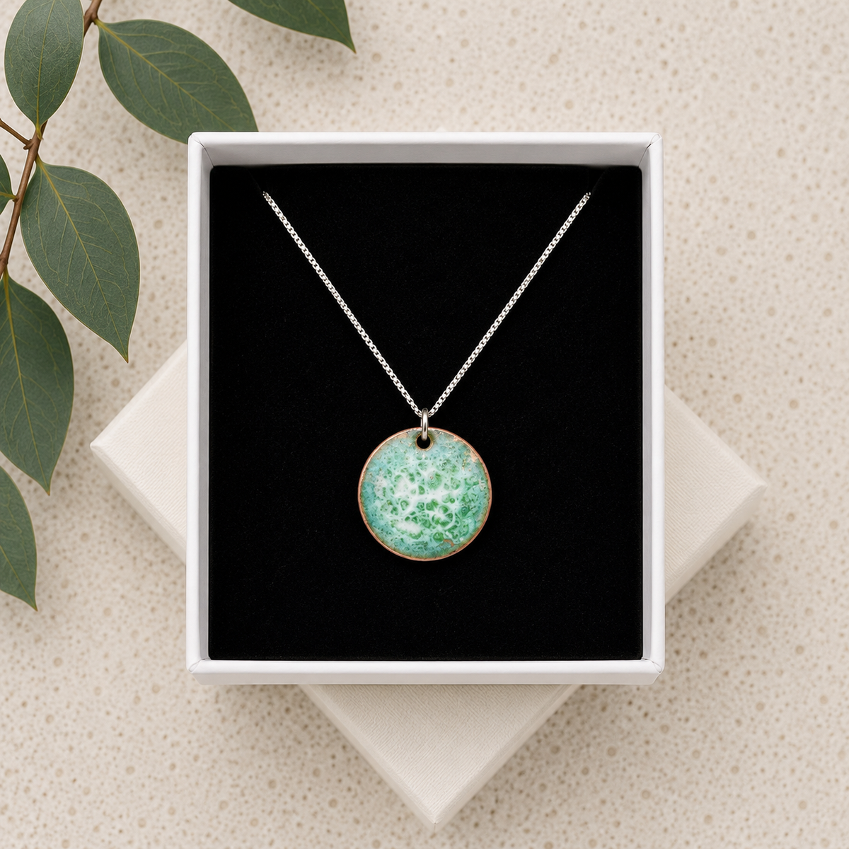 Enamel necklace Green