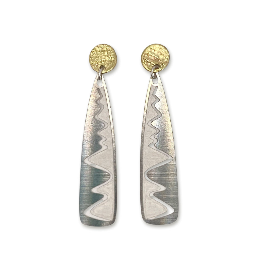 Wave Swash golden stud earrings