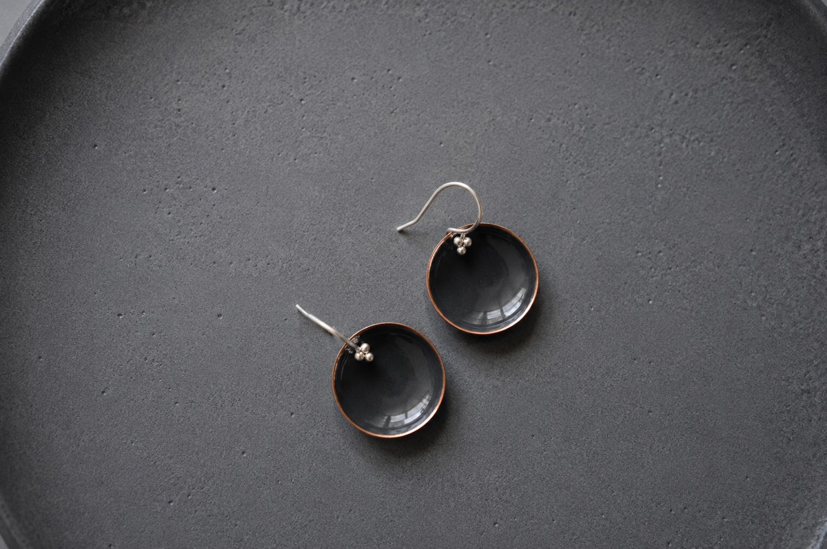 Enamel earrings Black