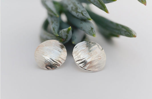 Tide stud earrings