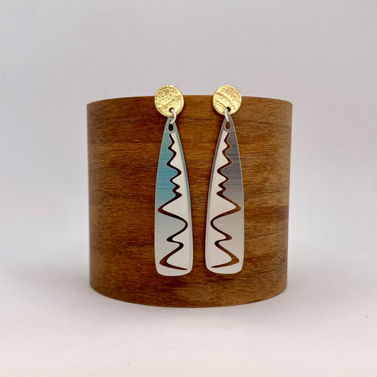 Wave Swash golden stud earrings